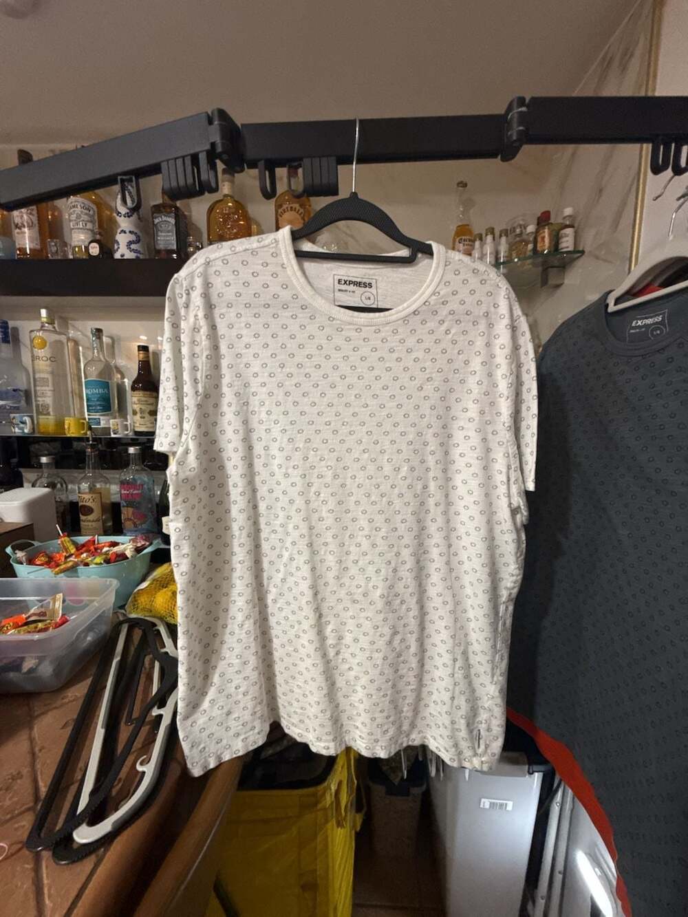 Express White All-Over Circle Pattern Short Sleeve T-Shirt